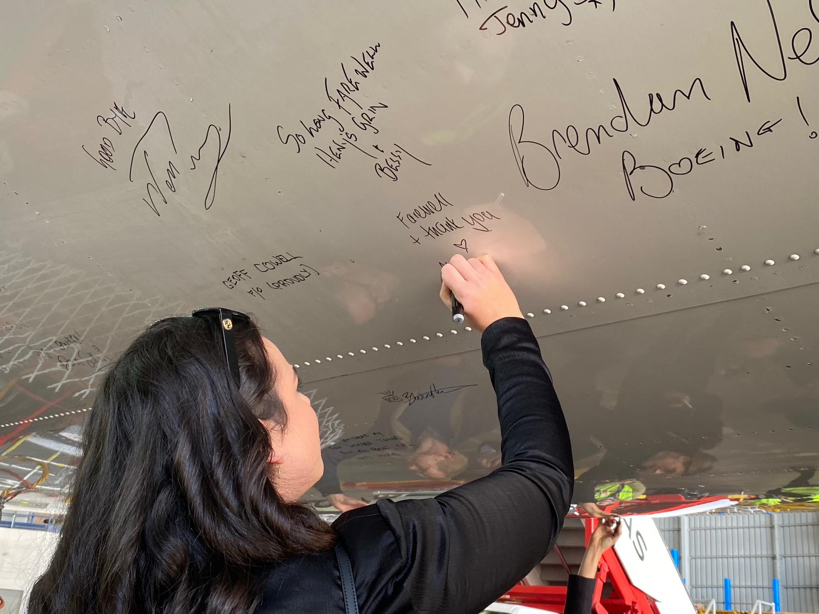 Australian Aviation’s business development manager Anna Grbas adds to aviation history, signing Qantas’ last ever 747 prior to the ‘Queen of the Skies’ retirement. 