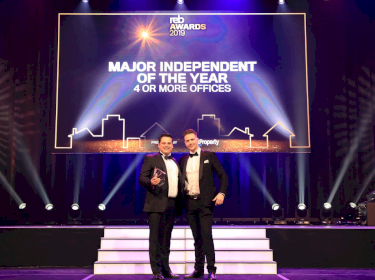 Andrew Coronis accepts award