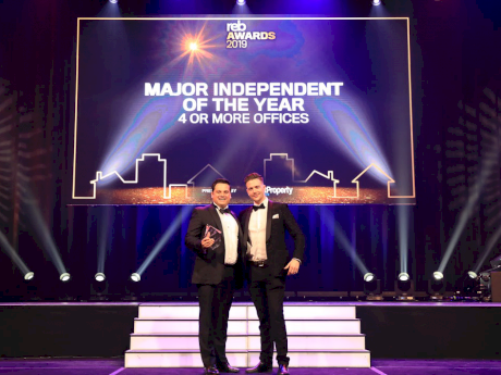 Andrew Coronis accepts award